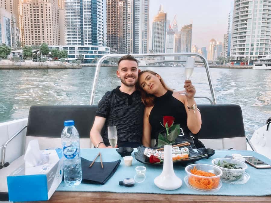 2-Hrs Private Romantic Sunset Cruise with Sushi and Drinks - Meeting at Marina Gate