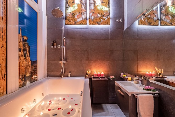 30 min Couple Massage and 30 min Floral Bath at THAI SPA MASSAGE - Location, timing, and the small details