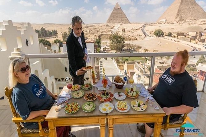 4-Hours Private Dinner at Great Pyramid Inn With Pyramids View - Seeing the Sound and Light show from the rooftop