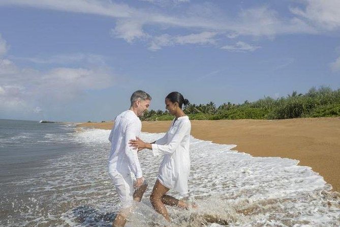 6 Nights Honeymoon Tour - Day 1: From the airport to Kandy’s sacred center