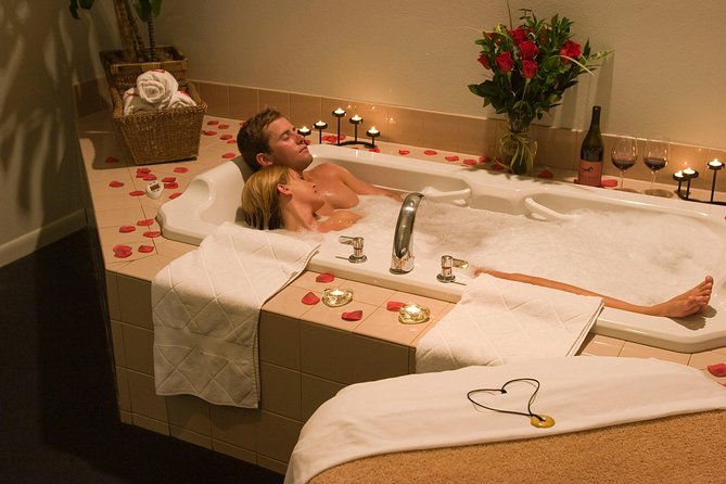 60 min Couple's Massage to choose and 30 min Floral Bath at THAI SPA MASSAGE - A couples spa visit on Barcelona’s Passeig de Gràcia