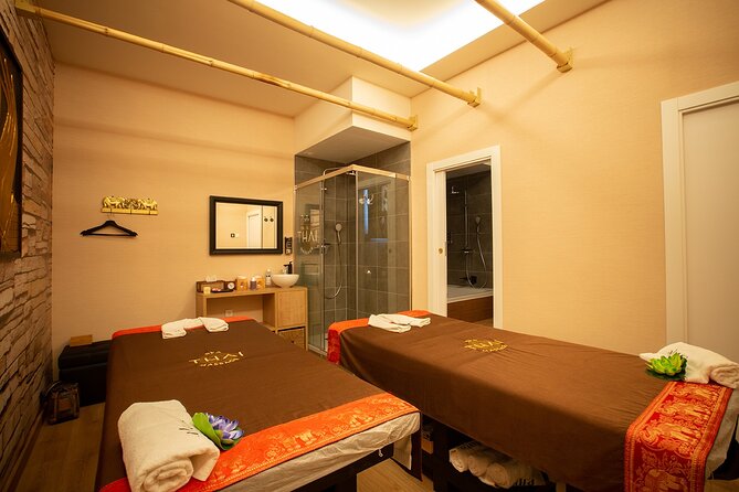 60 min Couple's Massage to Choose and 30 min Floral Bath THAI MASSAGE ALURA - Choosing the massage, pressure, and oil