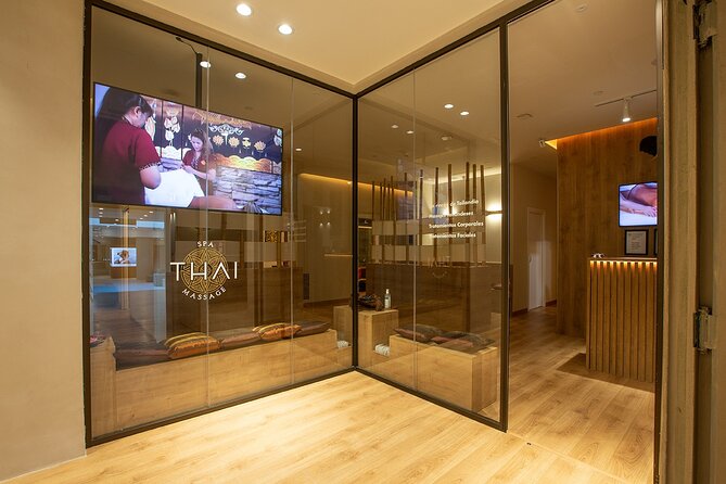 60 min Couple's Massage to Choose and 30 min Floral Bath THAI MASSAGE ALURA - How the $324.41 price compares with the experience