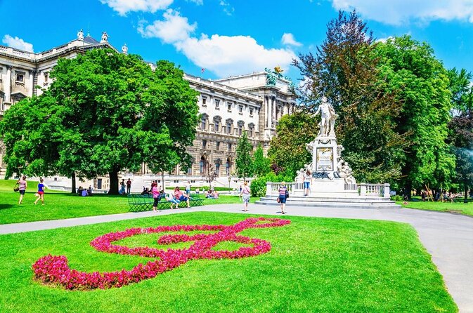 A box for a romantic walk in the city center of Vienna - Key points at a glance