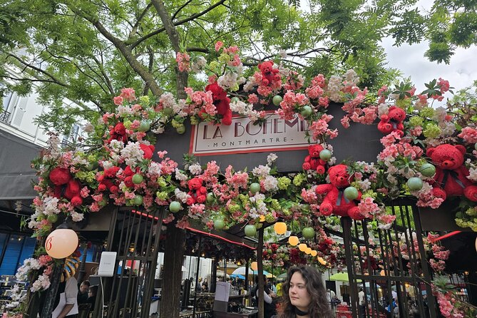 A Tapestry of Art and Romance in Montmartre - Place du Tertre, where Montmartre gets its artistic reputation