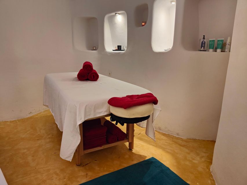 Akrotiri: Aromatherapy Couples Massage - The people and service style
