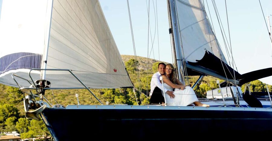 Alcudia: Romantic Sailing Trip with Diner for 2 - Sailing Alcudia Bay before dinner