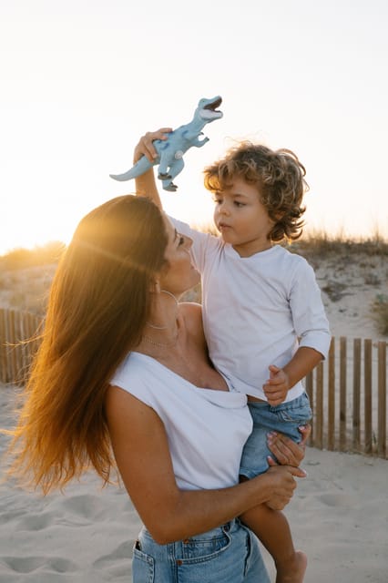 Algarve: 1 hour Couple & Family Photoshoot - Clothing that works well in the Algarve