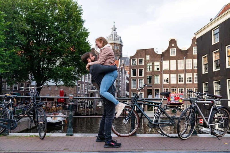 Amsterdam Canals Photoshoot: Private Solo, Family or Couples - Why a short canal photoshoot works in Amsterdam
