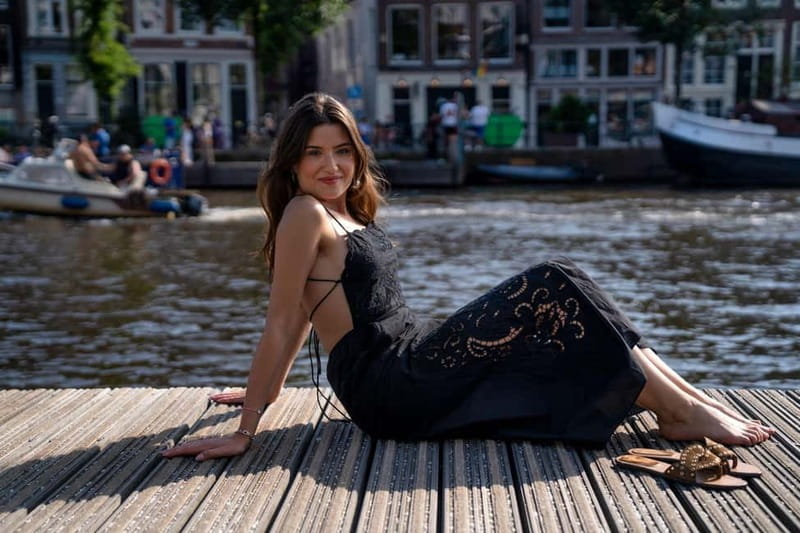 Amsterdam Canals Photoshoot: Private Solo, Family or Couples - Meeting Juliette beside the Damrak boats