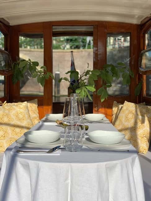 Amsterdam: Private Dinner Cruise (4pers) with Guide - Dinner Begins at H’ART Museum