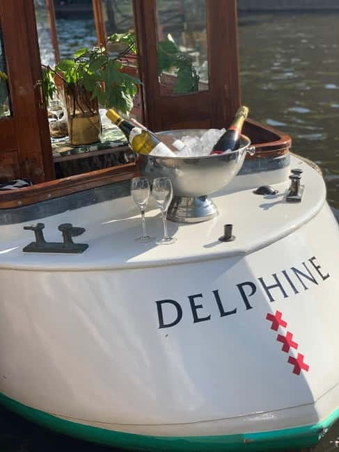 Amsterdam: Private Dinner Cruise (4pers) with Guide - What the Private Format Adds