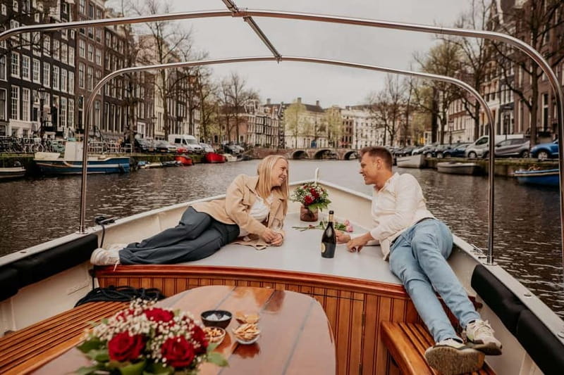 Amsterdam: Private Romantic Canal Cruise w. Prosecco/Snacks - Who will enjoy this cruise most?
