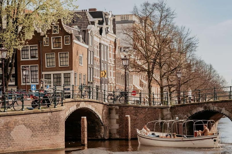 Amsterdam: Private Romantic Canal Cruise w. Prosecco/Snacks - A quiet start on Keizersgracht