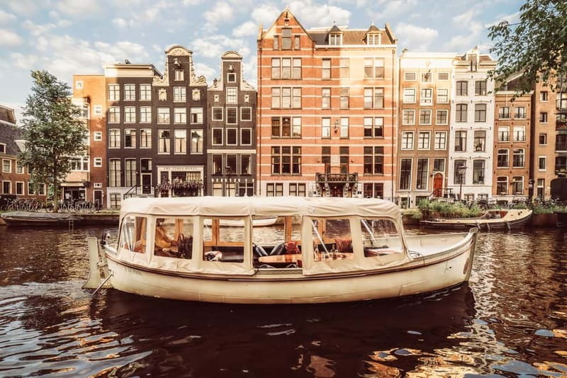 Amsterdam: Private Romantic Canal Cruise w. Prosecco/Snacks - Stories, music, and the right amount of quiet