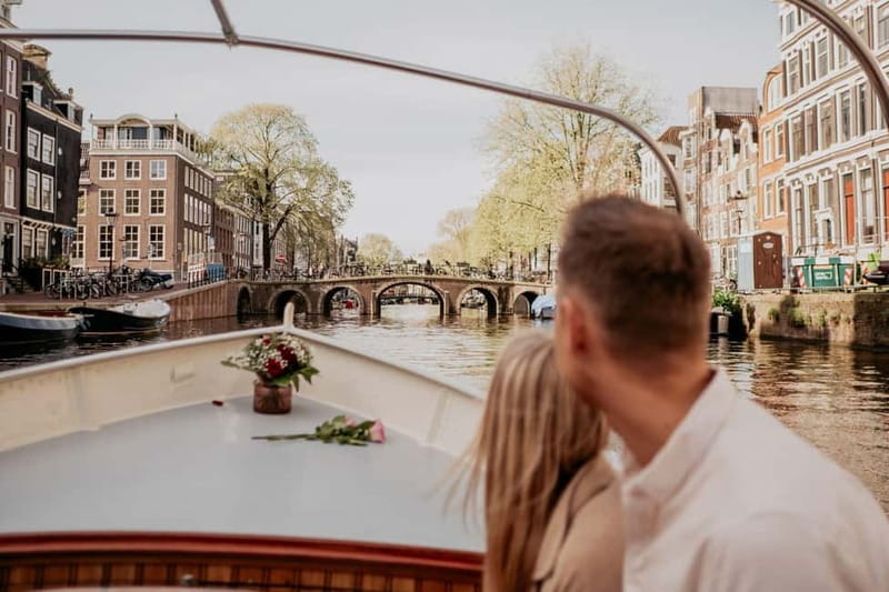 Amsterdam: Private Romantic Canal Cruise w. Prosecco/Snacks - Snacks, Prosecco, blankets, and heating