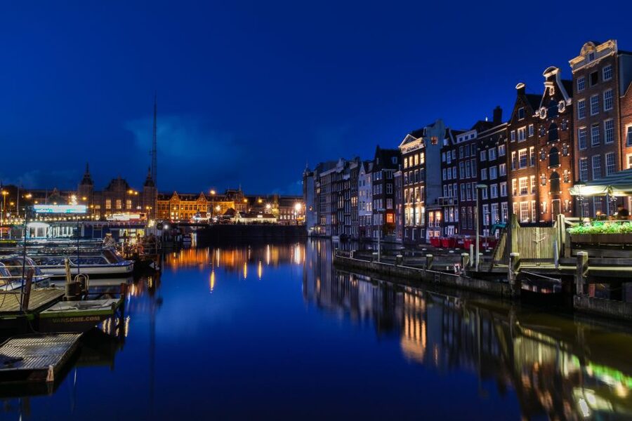 Amsterdam: Private Romantic Evening Boat Tour with Prosecco - Key points to know before you book