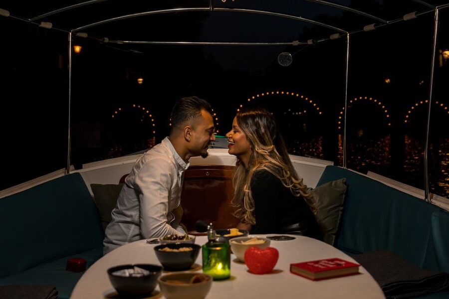 Amsterdam: Private Romantic Evening Boat Tour with Prosecco - The Grachtengordel: your first look at the canal belt