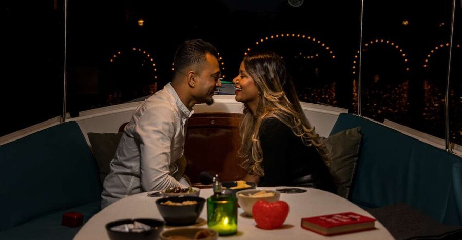 Amsterdam: Private Romantic Evening Boat Tour with Prosecco - Lijnbaansgracht and Prinsengracht