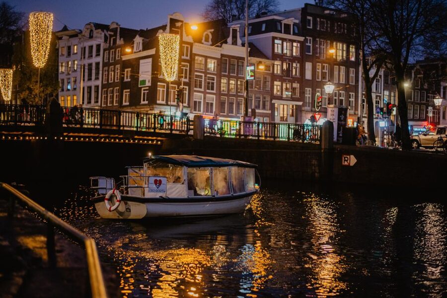 Amsterdam: Private Romantic Evening Boat Tour with Prosecco - The Amstel and the Magere Brug