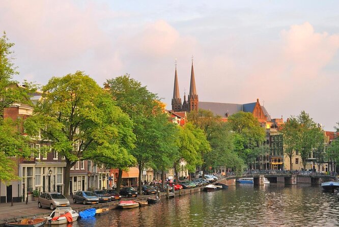 Amsterdam: Private Romantic Evening Canal Cruise + Bubbles/Snacks - Key points to know before you book
