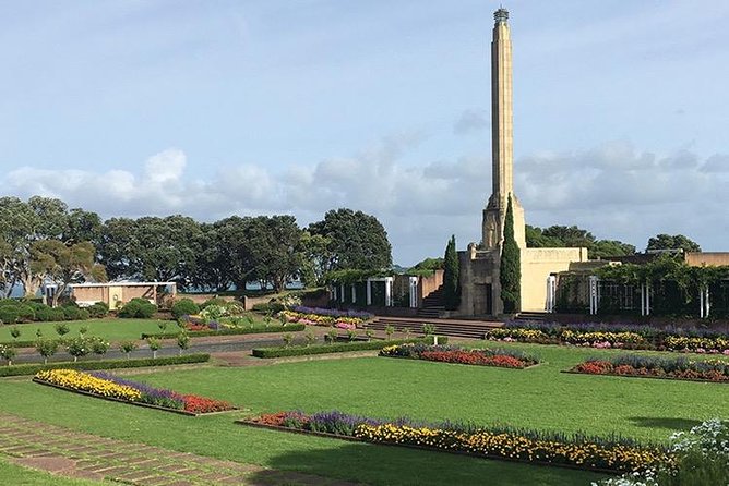 Auckland City Private Tour for Couples. Be chauffeur driven with added extras. - Mount Eden gives you the big Auckland picture