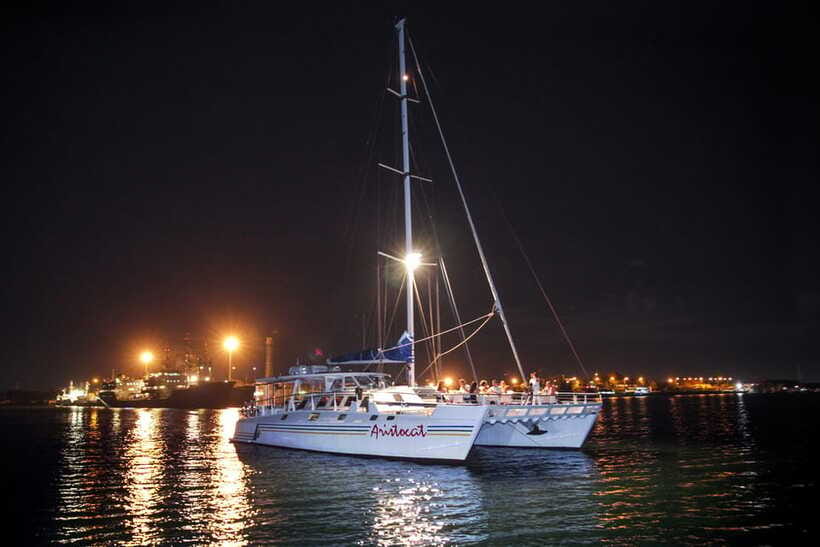 Bali/Benoa: 5-Course Romantic Evening Cruise With Live Music - How private will your evening feel?