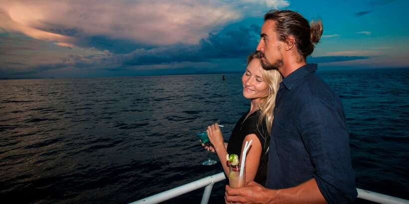 Bali/Benoa: Sunset Dinner Cruise with Show and Live Music - How the service affects the experience