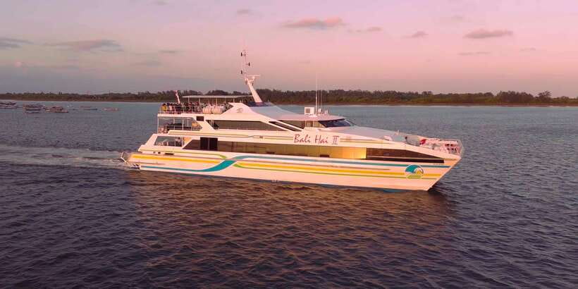 Bali/Benoa: Sunset Dinner Cruise with Show and Live Music - Benoa Bay and the first 45 minutes