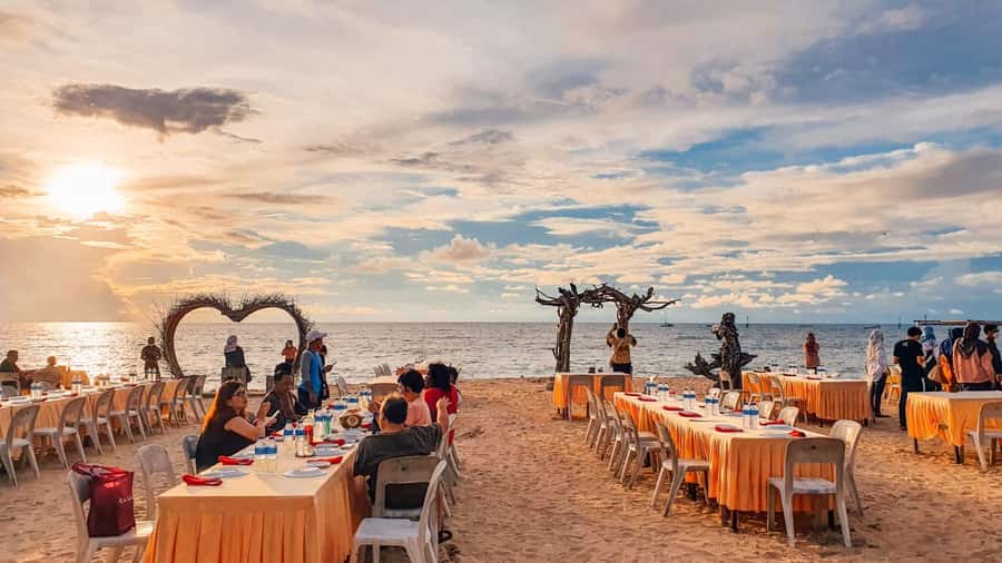 Bali: Jimbaran Bay Romantic Spa and Seafood Sunset Dinner - Why the private driver matters in Bali