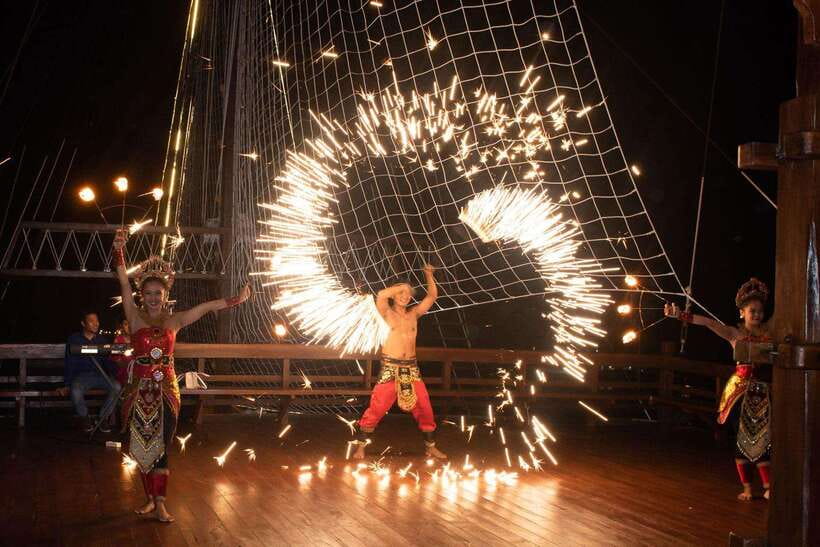 Bali Phinisi Cruise: Sunset Dinner with Live Music & Buffet - Key points before you book