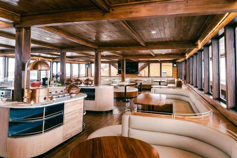 Bali Phinisi Cruise: Sunset Dinner with Live Music & Buffet - Boarding the Phinisi and finding your place