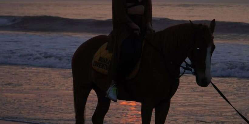 Bali: Romantic Seafood Dinner Jimbaran Beach Include Sunset - What Package B adds to the table