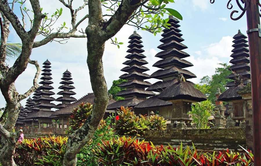 Bali : Tanah Lot Temple Tour with Sunset Dinner - Taman Ayun and the Mengwi royal family