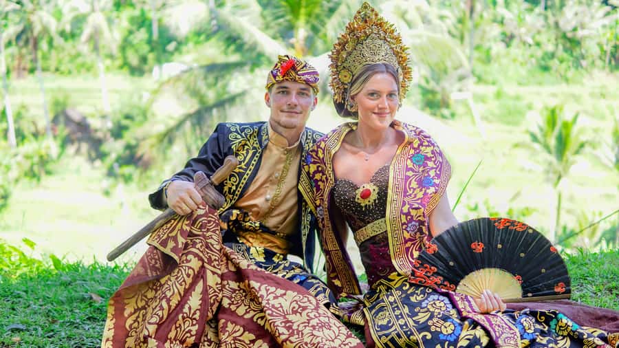 Bali:Traditional Wedding Photoshoot with the Rice Field View - Traditional Balinese dress among the rice terraces
