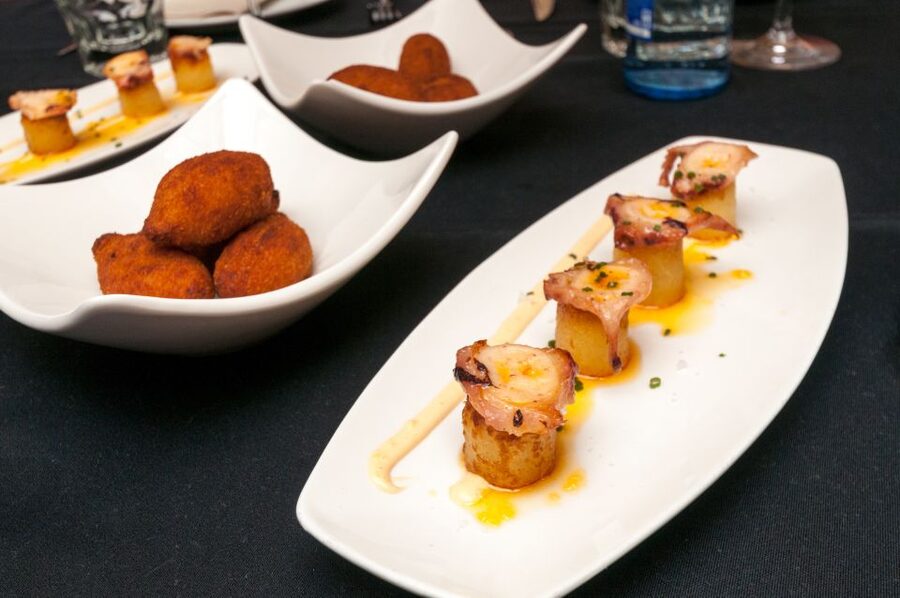 Barcelona Gourmet Food & Wine Tour with Local Expert - A practical way to plan the evening