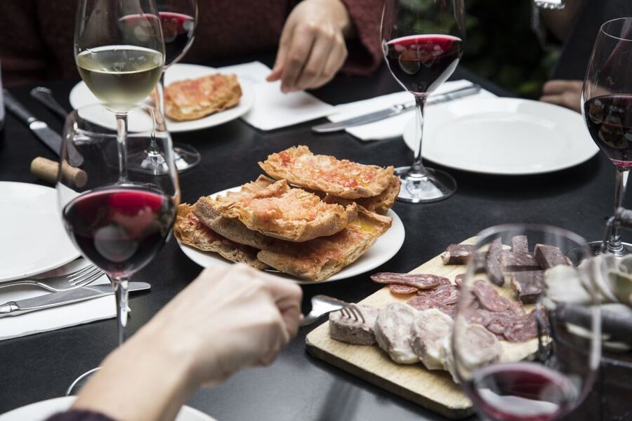 Barcelona Gourmet Food & Wine Tour with Local Expert - Final stop: seasonal cooking and organic Catalan wines