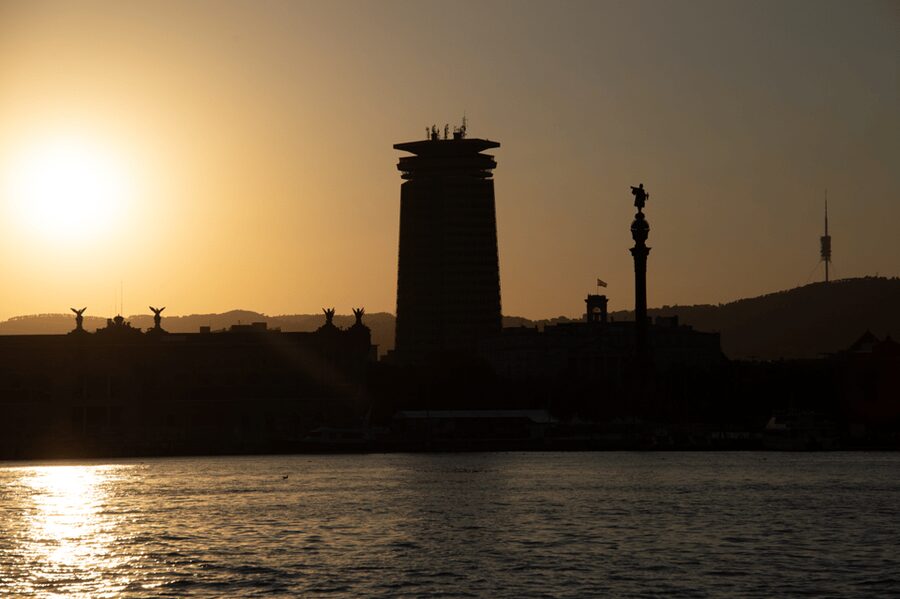 Barcelona: Private Romantic Sailing Tour with Drinks - Barceloneta and the Open Coast