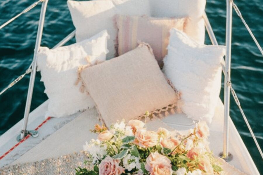 Barcelona: Private Romantic Sailing Tour with Drinks - The Sagrada Familia and Torre Glòries on the Skyline