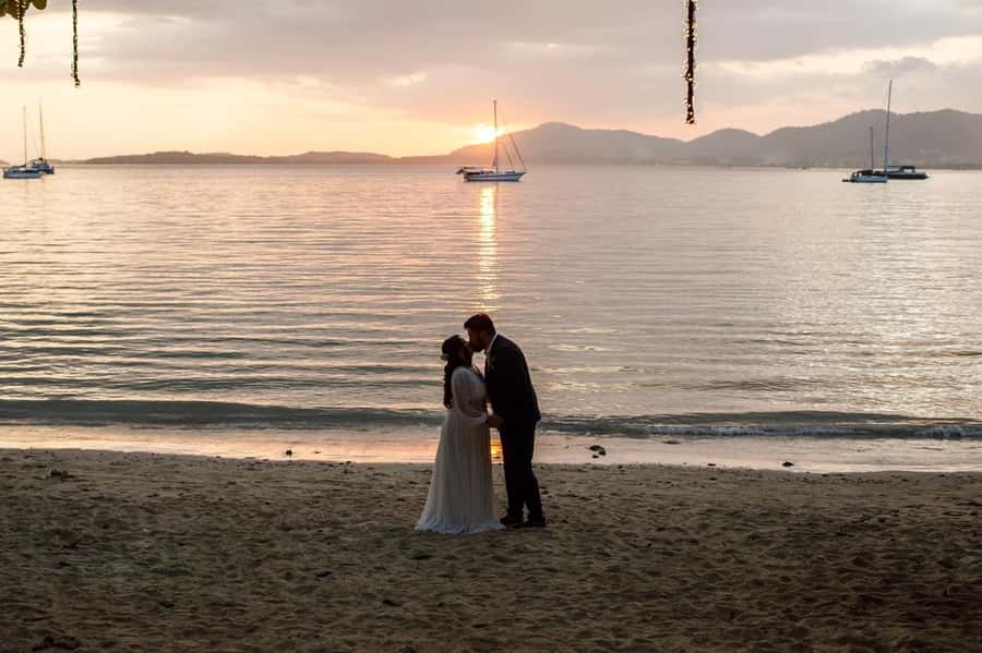 Beach Proposal at My Beach Resort - The one-hour photographer matters