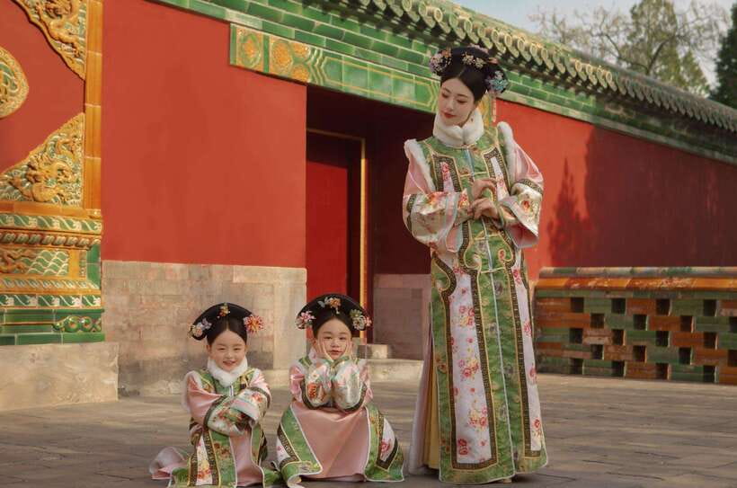 Beijing: Hanfu Experience & Photo Shoot – Family & Couples - Choosing your Chinese costume at the shop