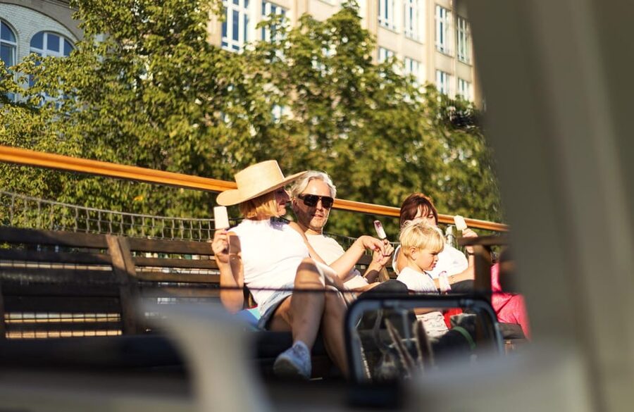 Berlin: Evening Boat Cruise – Romance & Moonlight - Romance, music, and the comfort question