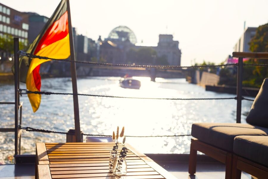 Berlin: Evening Boat Cruise – Romance & Moonlight - Who will enjoy this cruise most