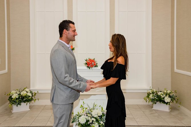 Bliss Chapel Wedding & Vow Renewal Ceremony Package - The 30-minute chapel ceremony