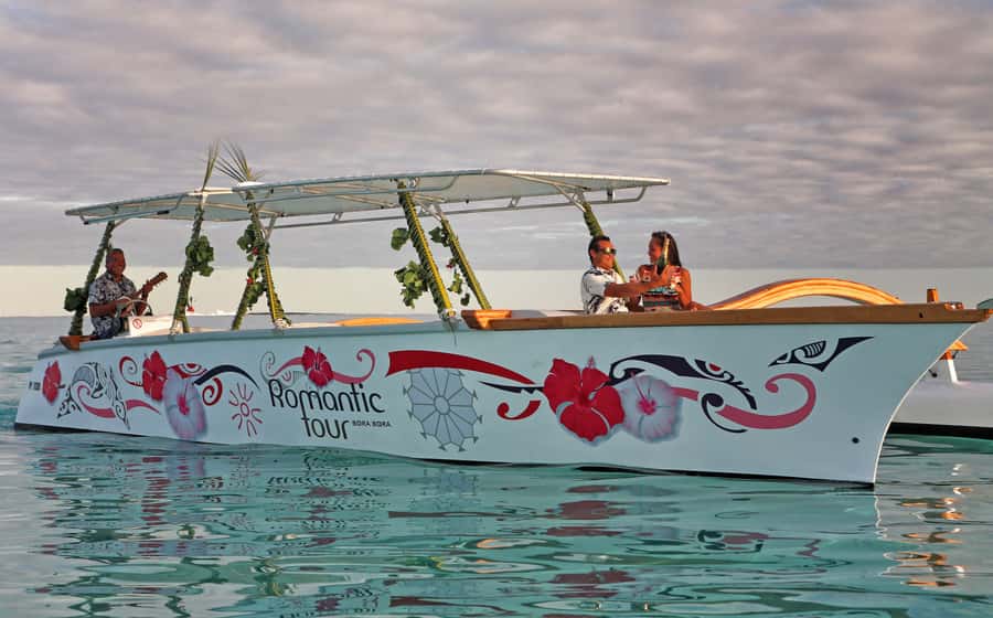 Bora Bora: Combo Sunset Cruise & Romantic Dinner at St James - The 75-minute sunset over Bora Bora’s lagoon