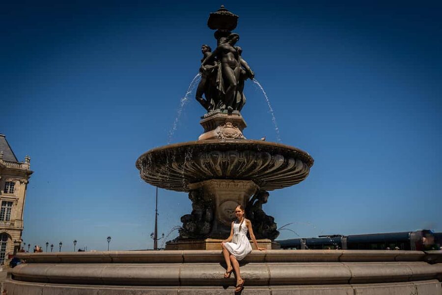Bordeaux Photographer : Romantic or Family or Friends - Starting beside the Hermès store