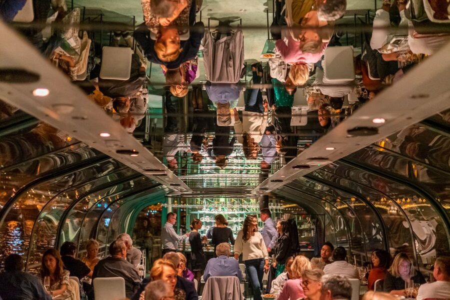 Budapest: Candlelit Dinner River Cruise with Live Music - Choosing the right table