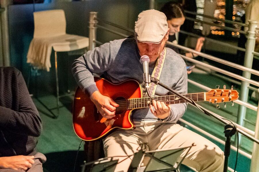 Budapest: Candlelit Dinner River Cruise with Live Music - Is the $129 price sensible?