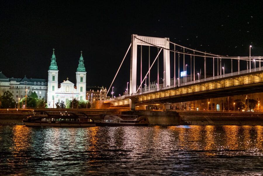 Budapest: Candlelit Dinner River Cruise with Live Music - Should you book it?