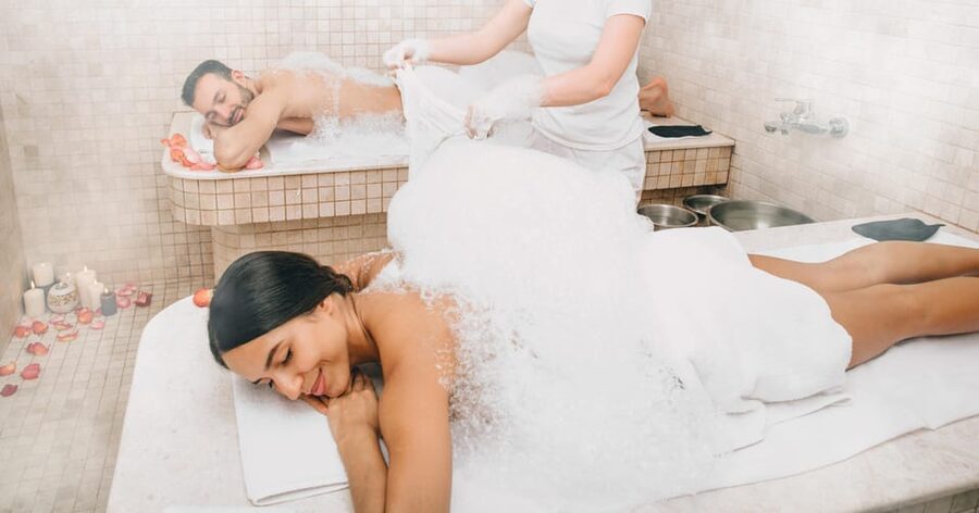 Budapest: Couple Holistic Swedish Massage with Jacuzzi Time - A couples spa break in central Budapest